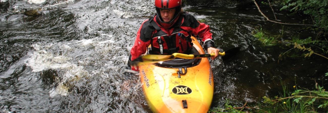 Eben Kayaking in Schotland